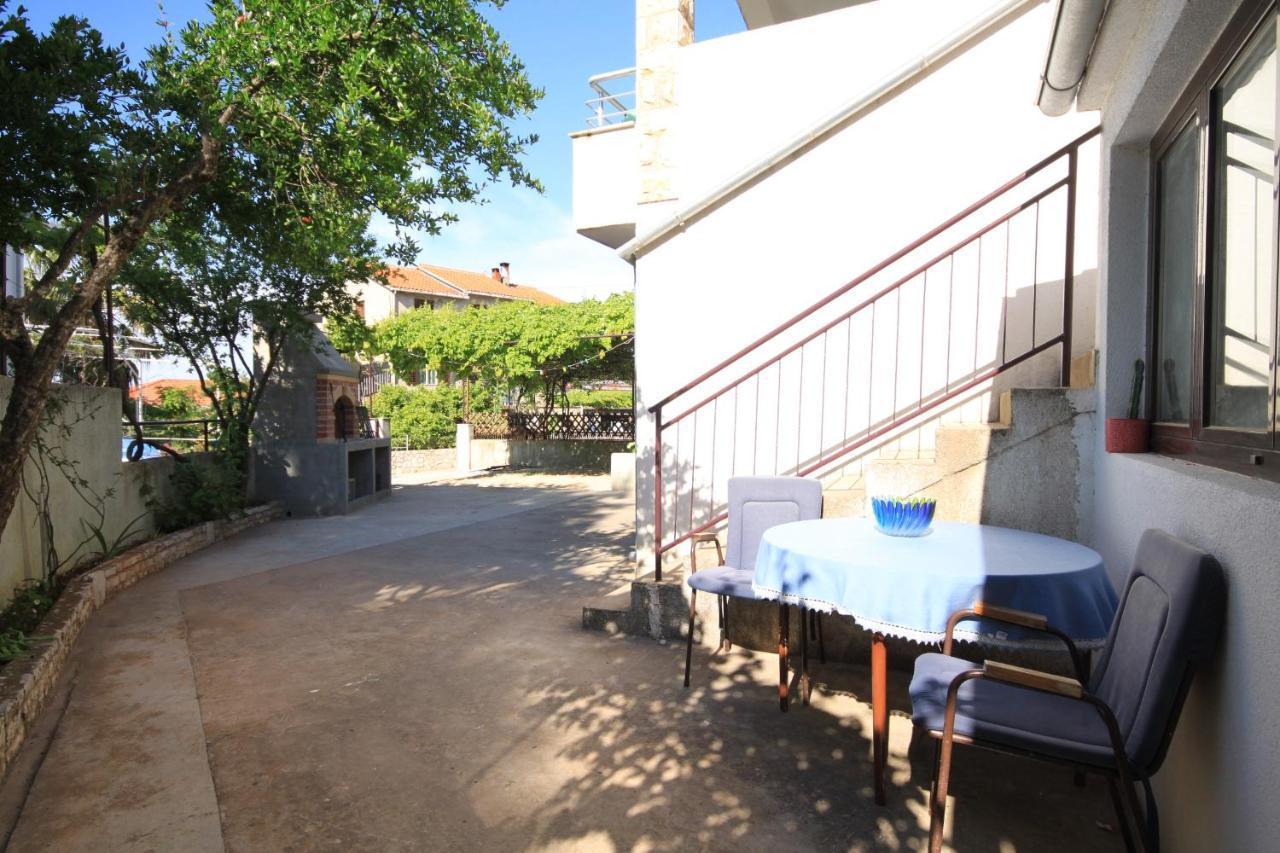 Apartment Jelsa 5703A Kültér fotó